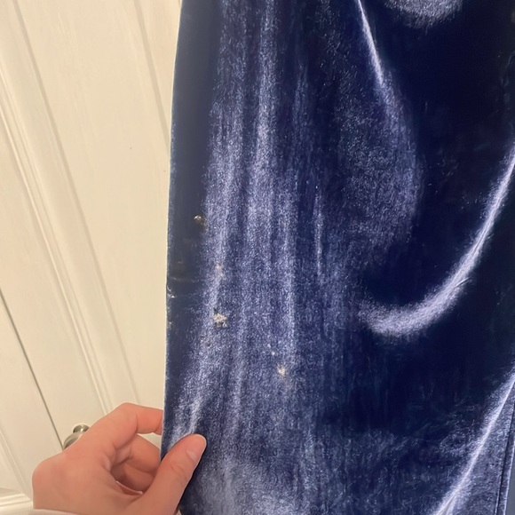 Blue velvet soft dress from Reformation. - Picture 6 of 7